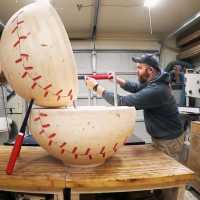 驚くべき超人!!Amazing Baseball Chair Woodwork Project!