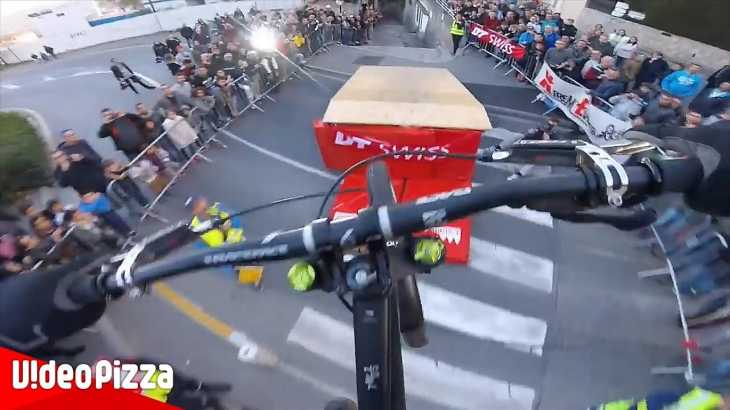 スピード違反レベルの速さで街中を走る自転車レースがスゴい！【Video Pizza】