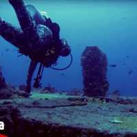 サメに遭遇？！海底遺跡を探検するダイバーのGoPro映像でドキドキする